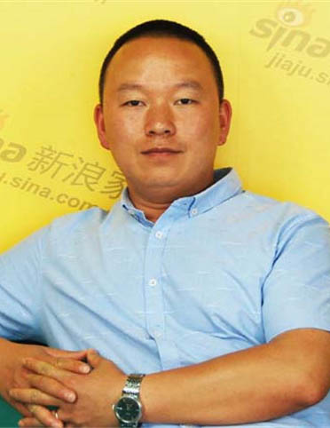 藝標裝飾董事 長謝厚友